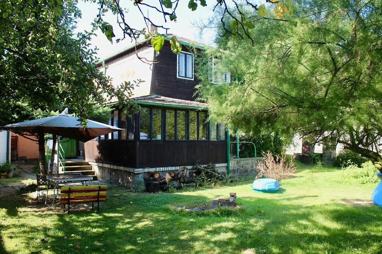 Old Summer House With Renovated Bathroom Prag Apartment