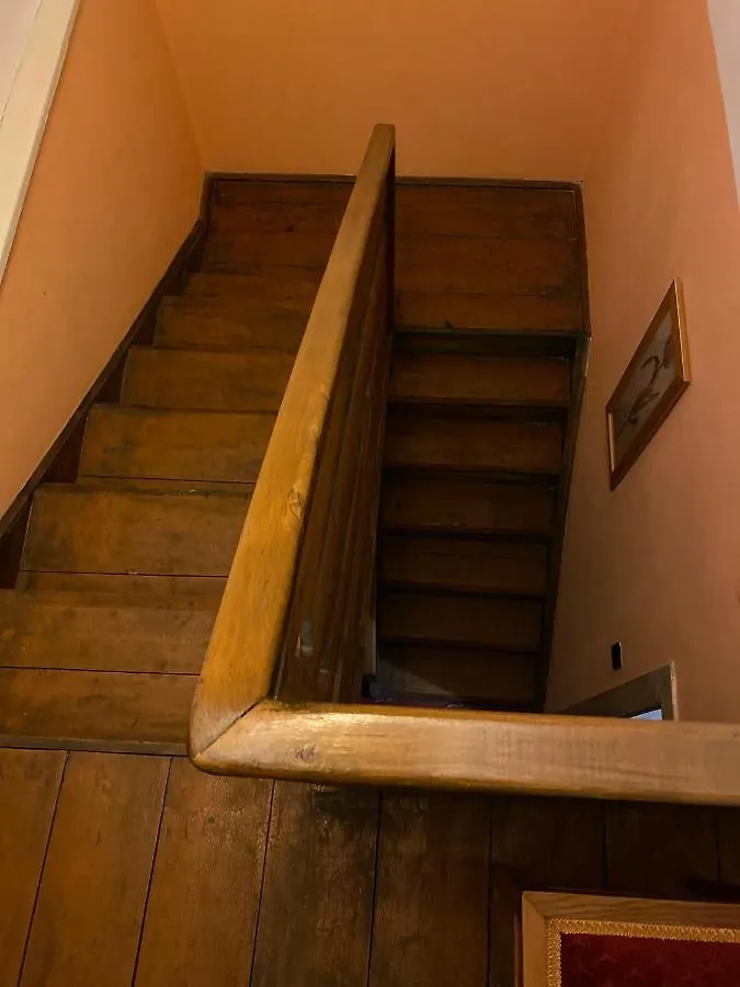 Old Summer House With Renovated Bathroom Prag Apartment